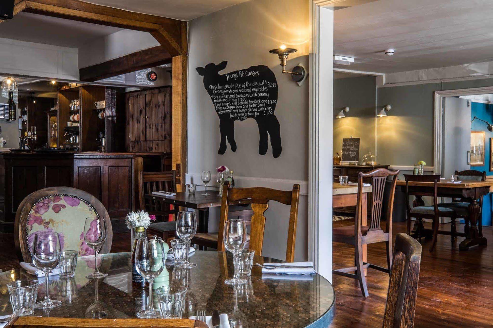 The Lamb Inn Hindon Esterno foto